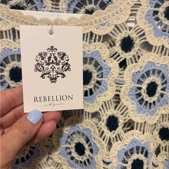 Gorgeous Women's/Teen's Crochet Floral Lace Top - Size Medium NWT - Picture 10 of 16